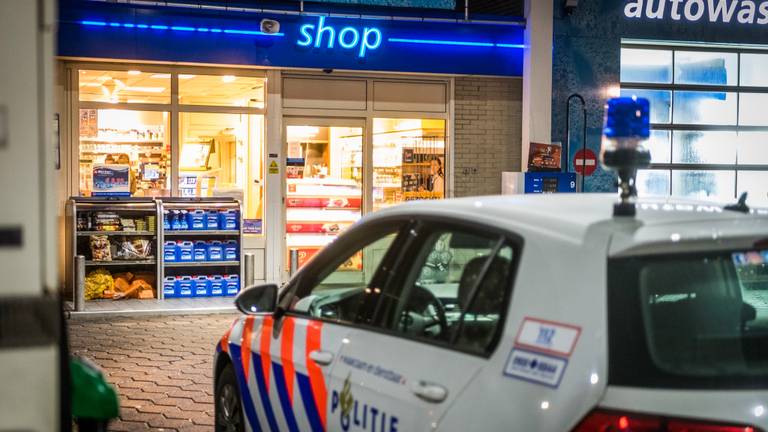 In Eindhoven sloeg een overvaller zijn slag bij tankstation De Haan in de Huizingalaan. (Foto: Sem van Rijssel)