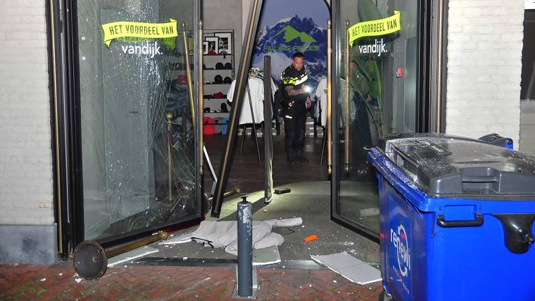 De pui is zwaar beschadigd. (Foto: FPMB)