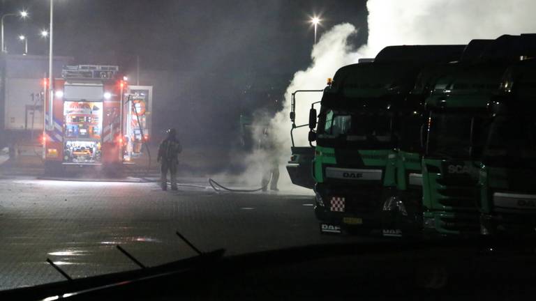 De brand bij transportbedrijf Van Eijk in Asten. Foto: Harrie Grijseels/SQ Vision