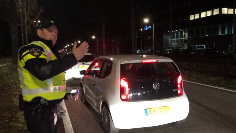 De kerstborrelcontrole in Tilburg (foto: René van Hoof).