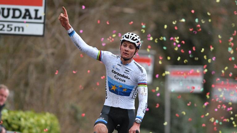 Voor de zestiende keer dit seizoen kwam Mathieu van der Poel als eerste over de finish (foto: VI Images).