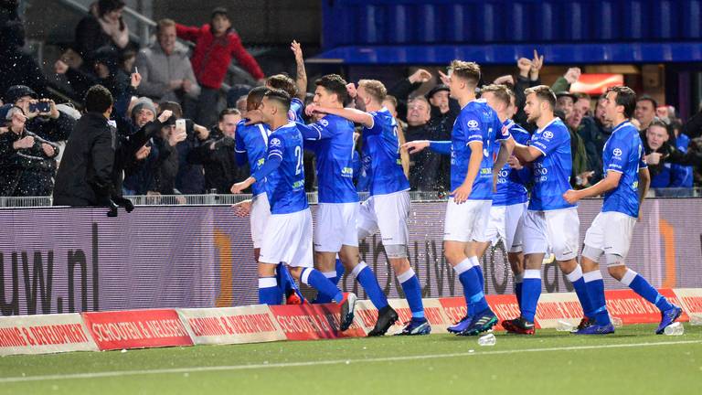 Vreugde bij spelers en supporters van winterkampioen FC Den Bosch (foto: OrangePictures).