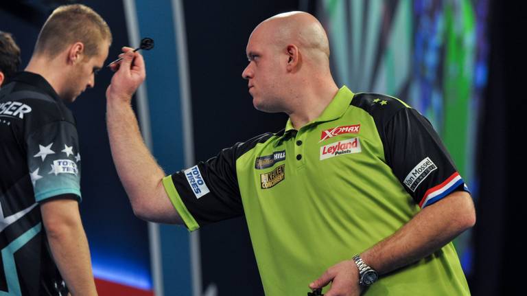 Michael van Gerwen tijdens zijn wedstrijd tegen Max Hopp (foto: OrangePictures).