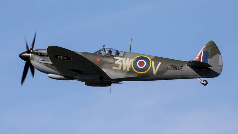 Jumbo topman Van Eerd heeft onder meer deze Spitfire gekocht (foto B.J. Floor Aironline)