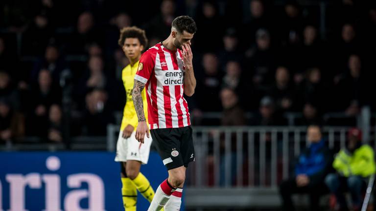 Gaston Pereiro werd tegen AZ binnen een halfuur gewisseld. (Foto: VI Images)