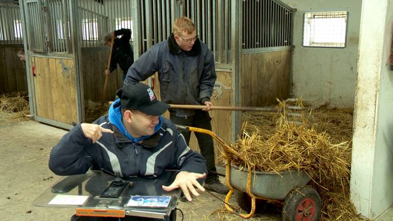 Bij zorgboerderij de Hultenhoek van Nick en Anke draagt iedereen zijn steentje bij