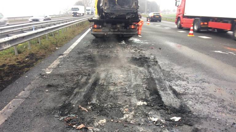 De schade na het ongeval. (Foto: Rijkswaterstaat)