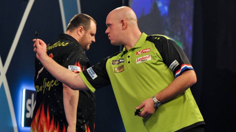 Michael van Gerwen tegen Ryan Joyce (foto: OrangePictures).