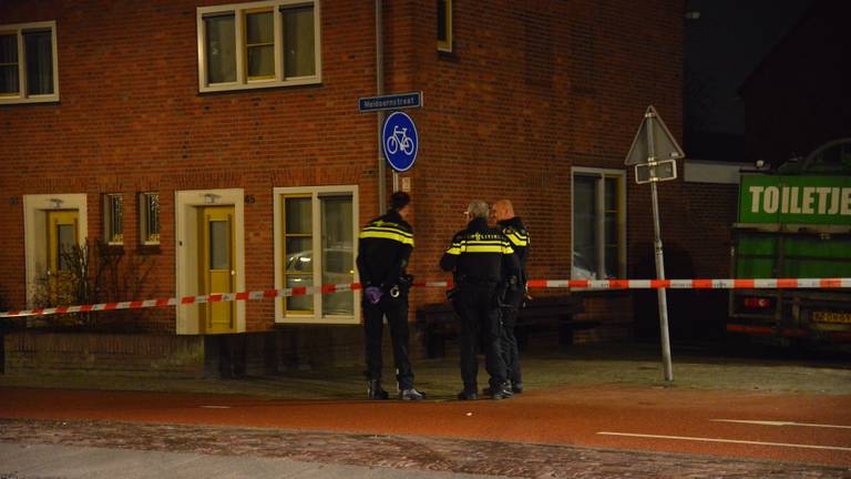 De man werd gevonden in de Ahornstraat. (Foto: Perry Roovers/SQ Vision)