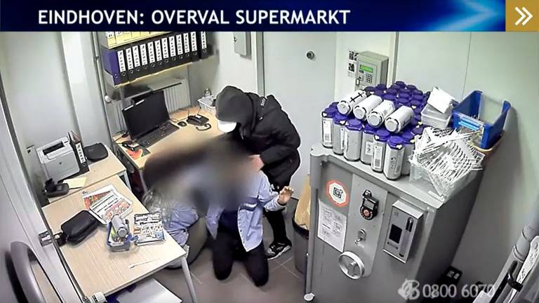 Jongen overvalt Albert Heijn met groot mes (Foto: beelden Bureau Brabant)