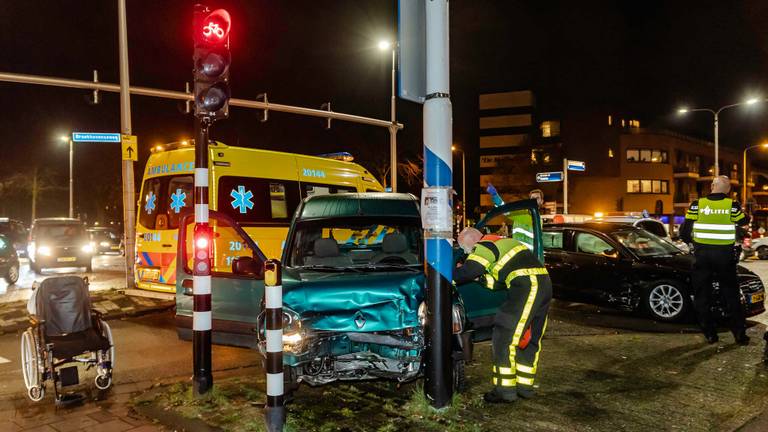 De auto's die bij het ongeluk betrokken waren (foto: Jack Brekelmans/Persburo BMS).