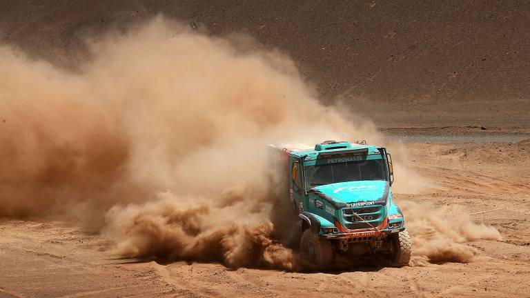 Ton van Genugten onderweg naar de zege in etappe 5 van de Dakar Rally (foto: Willy Weyens)