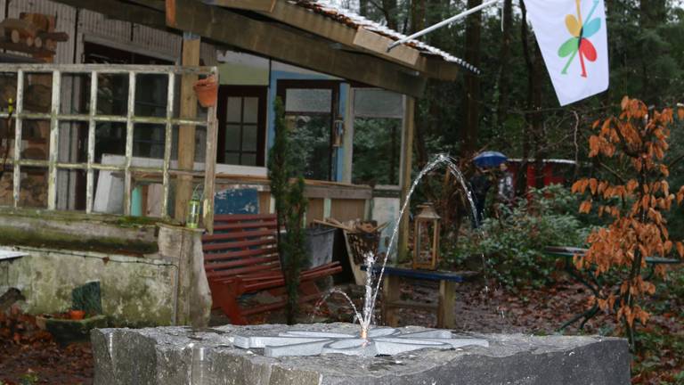 Een nieuwe fontein bij de Boshut om de oprichting van Annatopia te vieren. Stromend water is een belangrijk element in het werk van kunstenaar Anne Pillen.