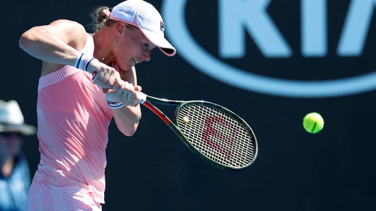 Kiki Bertens in actie in haar eerste wedstrijd op de Australian Open. (Foto: ANP)
