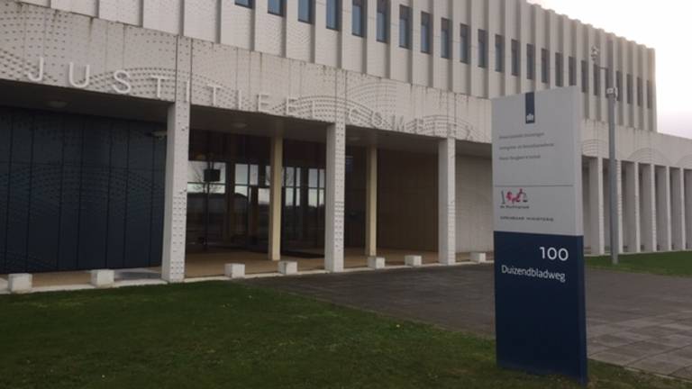 Het justitieel complex Schiphol waar de rechtszaak is (foto: Willem-Jan Joachems)