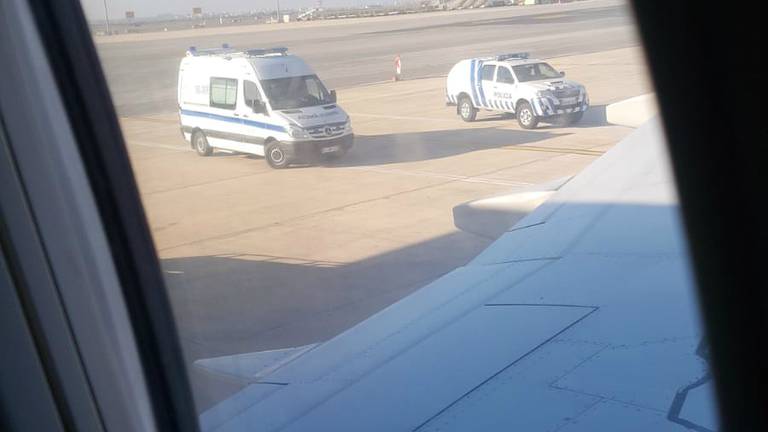 Het vliegtuig maakte een noodlanding in Faro. (Foto: Marlies van der Graaf)