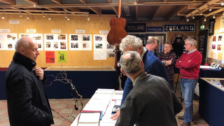 De tentoonstelling over Zeeland muziekdorp is druk bezocht