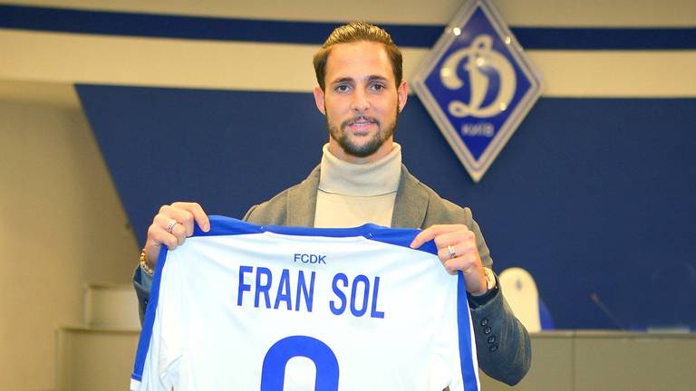 Fran Sol met zijn eerste Dynamo Kiev-shirt (foto: Dynamo Kiev).