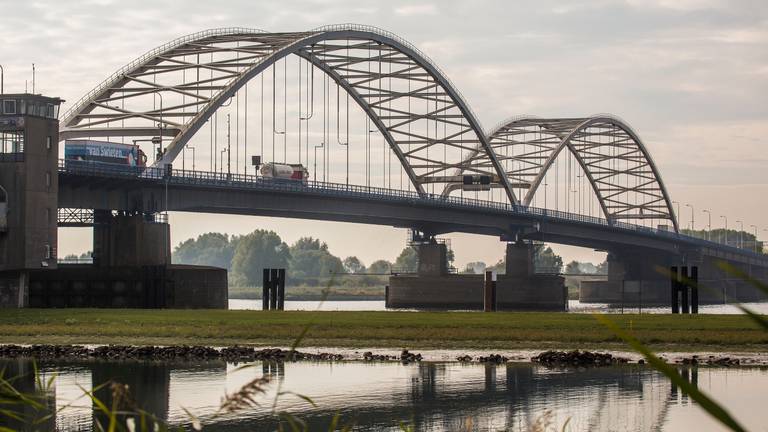 De Merwedebrug gaat tot zaterdagochtend vroeg dicht (Foto: ANP)