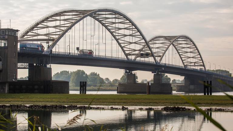 Merwedebrug A27 Wordt Weer Gekoeld Opnieuw Lange Files Omroep
