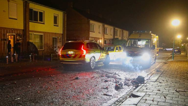 De aanblik in de Rubensstraat in Heesch na het incident (foto: SQ Vision Mediaprodukties).