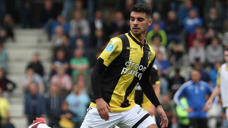 Khalid Karami in het shirt van Vitesse (foto: VI Images).