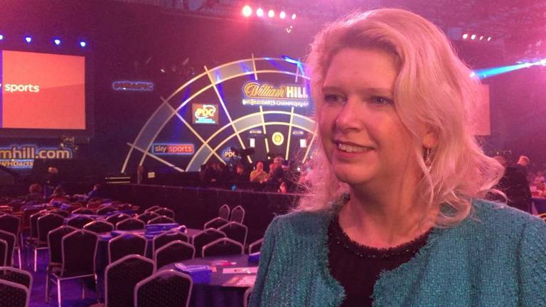 Burgemeester Willemijn van Hees in Ally Pally om Michael van Gerwen te steunen