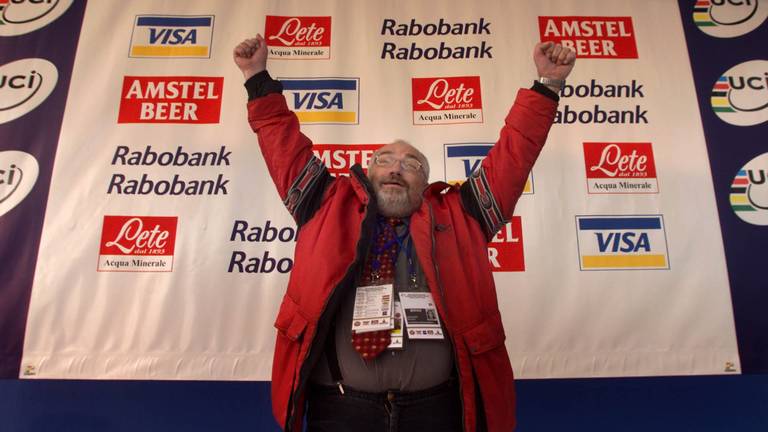 Kees Maas in 1998 als stand-in bij de generale repetitie van de medaille-uitreiking van WK wielrennen. (Foto: ANP)