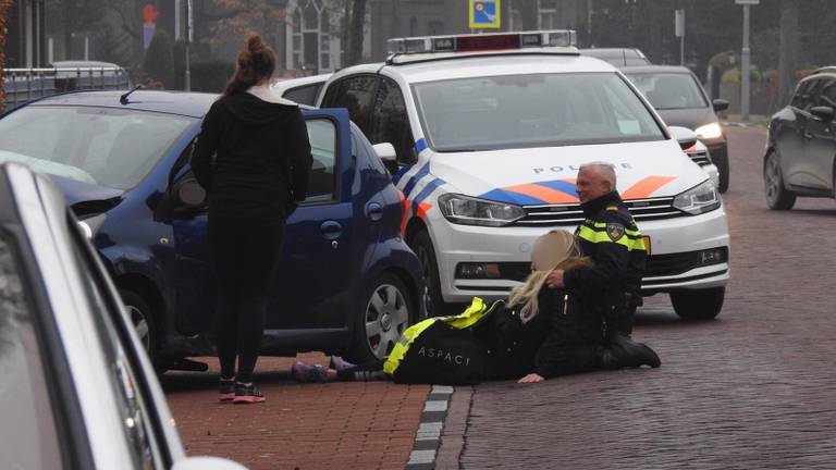 De auto werd met daarin de vrouw werd achtervolgd en geramd. (Foto: Jozef Bijnen SQ Vision Mediaprodukties)
