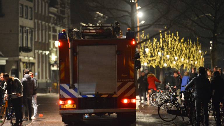 Het was nog druk in de stad met uitgaanspubliek. (Foto: Perry Roovers/ SQ Vision)