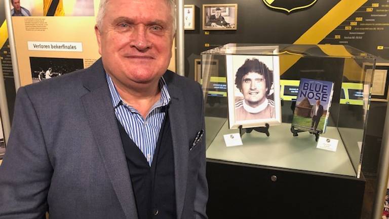 Ronny Goodlass, de one hand winger, een paar jaar geleden in het NAC Museum.