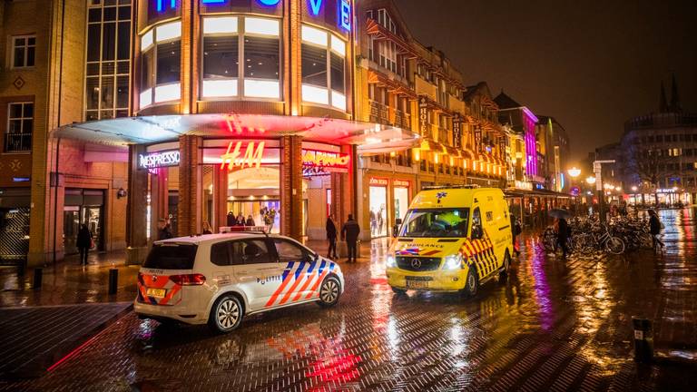 Politie en ambulance in Eindhoven. Foto: Sem van Rijssel/SQ Vision Mediaprodukties