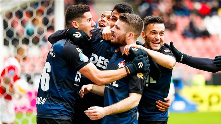 Vreugde bij Willem II na de treffer van Crowley (Foto: VI Images).