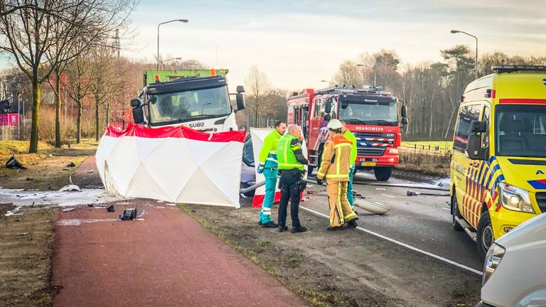 Het ongeluk gebeurde aan de Anthony Fokkerweg in Eindhoven. (Foto: Sem van Rijssel/ SQ Vision)