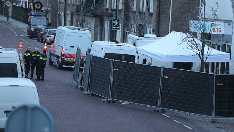 Onderzoek op de plek van het familiedrama. (Archiefoto: Erik Haverhals/FPMB)