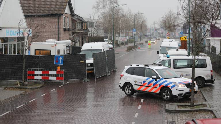 Onderzoek bij het huis in de Jan de Rooijstraat in januari. (Foto: Erik Haverhals/FPMB)