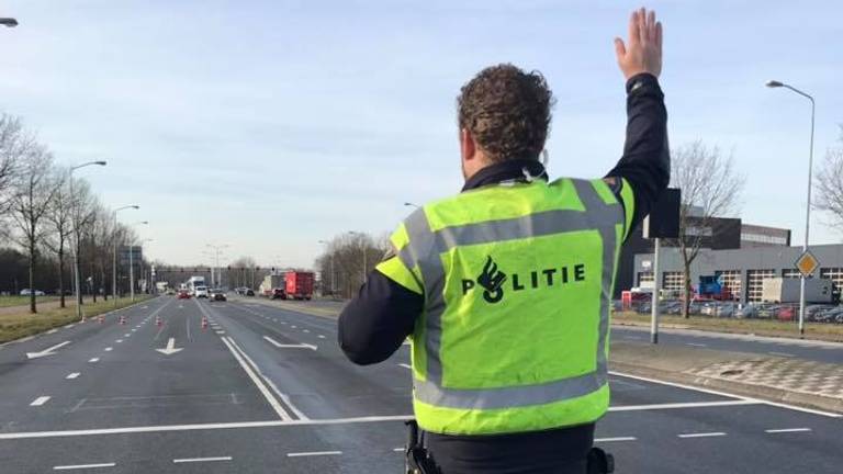 Hoofdagent Jip roept iedereen op om respectvol om te gaan met hulpdiensten als er een ongeluk is gebeurd.