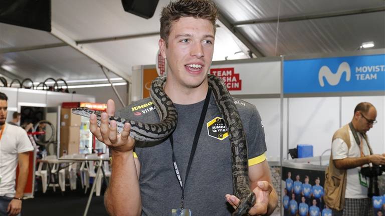 Tijdens de teampresentatie voor de Tour Down Under poseerde Van Poppel met een slang. Foto: VI Images.