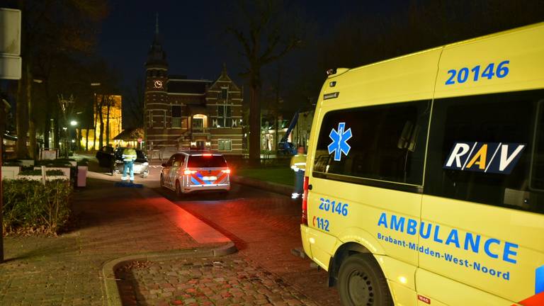 De politie en een ambulance werden opgeroepen vanwege de commotie op De Lind. (Foto: Toby de Kort)