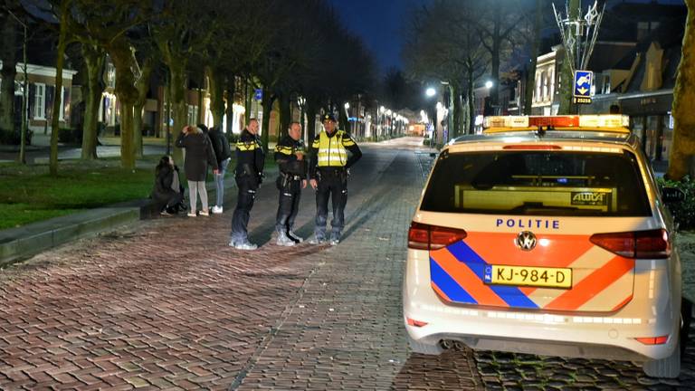 De politie op De Lind in Oisterwijk. (Foto: Toby de Kort)