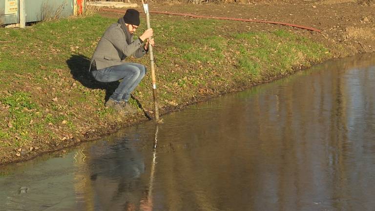 Schaatsen op grotere plassen is niet veilig. (Foto:archief)