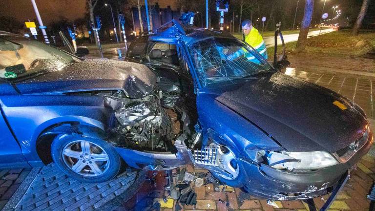 Flinke schade bij beide auto's (Foto: Dave Hendriks/SQ Vision Mediaprodukties)