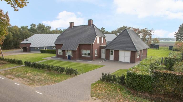 Het huis in Reusel van 950.000 euro (Foto: Funda)