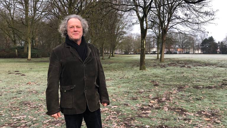 PvdA burgerraadslid Hans Rube in het Leijpark.