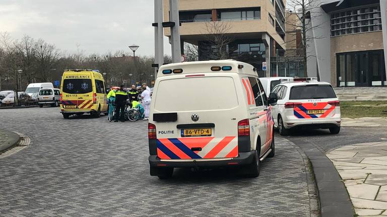 De man viel van zijn fiets op de Medicijnstraat in Oss (112journaal/Smits Multimedia)