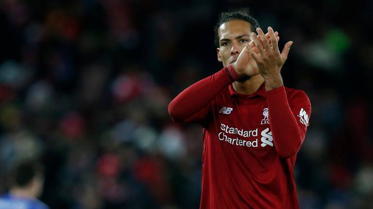 Virgil van Dijk bedankt de Liverpool-fans (foto: VI Images).