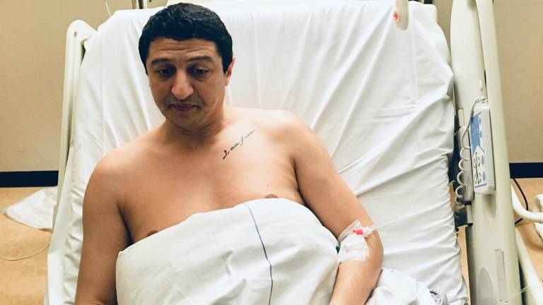 Yassine Abdellaoui in het ziekenhuis na de schietpartij. (Archieffoto: Twitter/Bram de Waal)