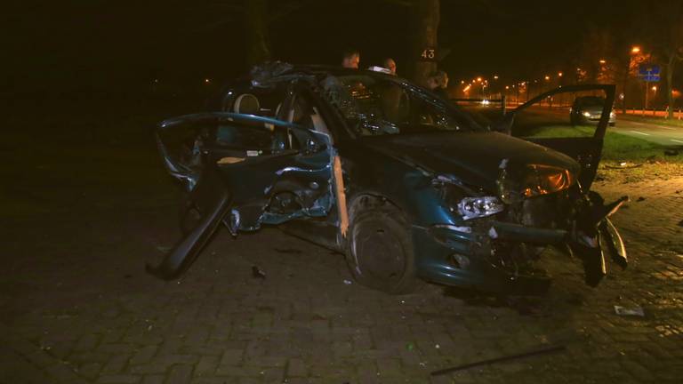 Van de auto bleef weinig over. (Foto: Addy Smits/112journaal)