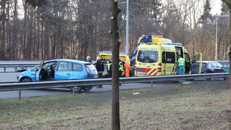 Het ongeluk gebeurde op de A2 richting Den Bosch (Foto: Sander van Gils/SQ Vision Mediaprodukties)