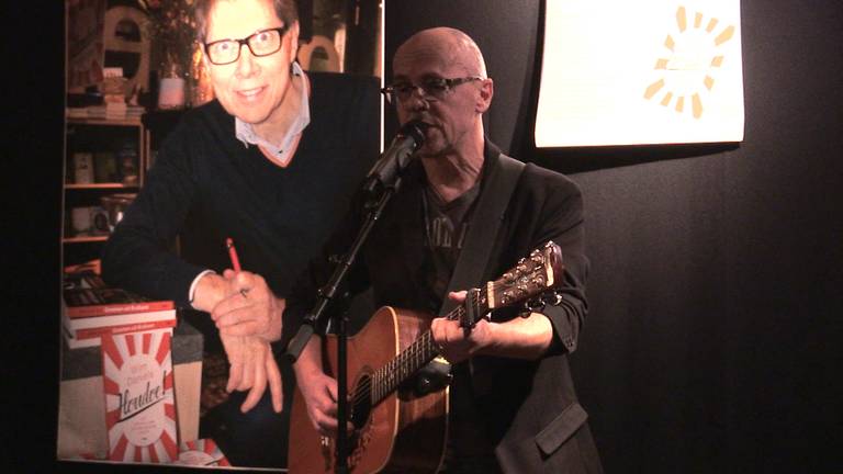 Maarten van der Zanden zingt het winnende lied